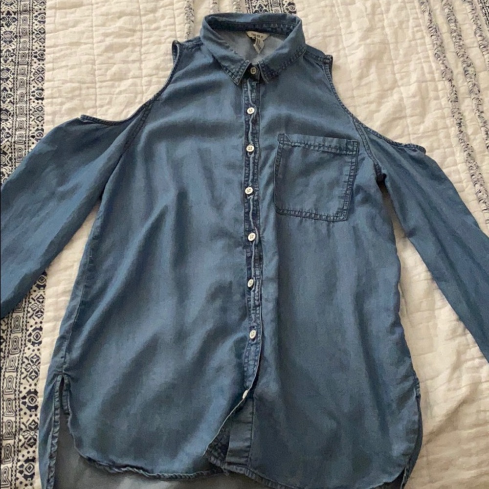 Cut out shoulder button up
